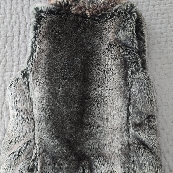 Express Faux Fur Vest - Gray - Picture 8 of 11